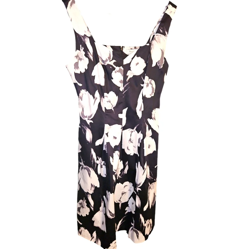 White House Black Market Black Tulip Dress EUC - Picture 2 of 6